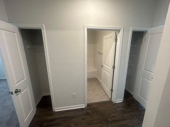 Building Photo - 304 Emery Oak Dr