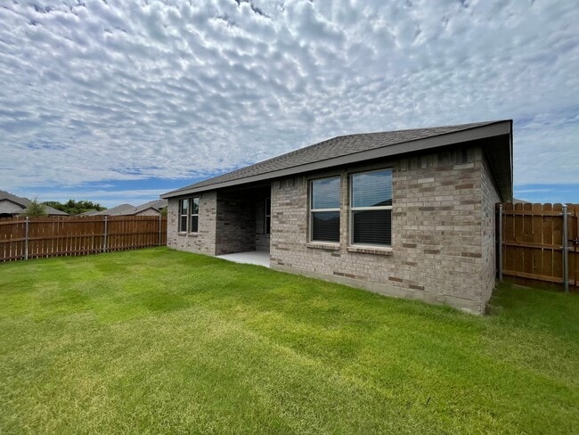 Building Photo - AVAILABLE NOW NEW CONSTRUCTION 3 BEDROOM 2...