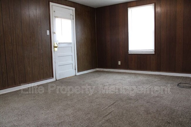 Building Photo - 2727 Santa Fe Dr