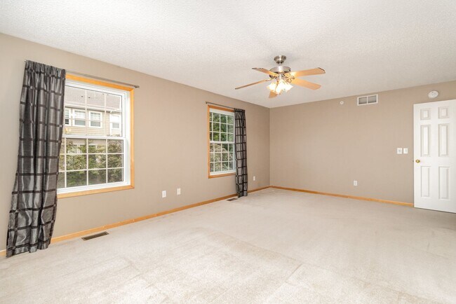 Building Photo - 2 Bed | 2 Bath in The Lakes of Blaine