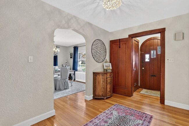 Building Photo - 350 Converse St