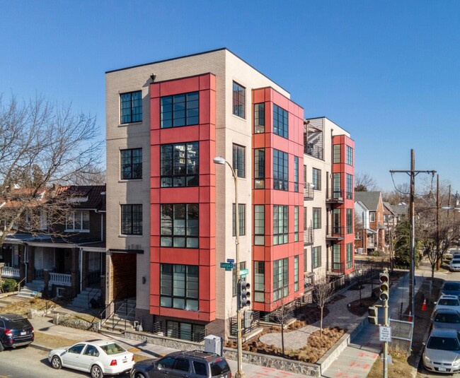 Building Photo - Near NEW 1+1 in NW DC!