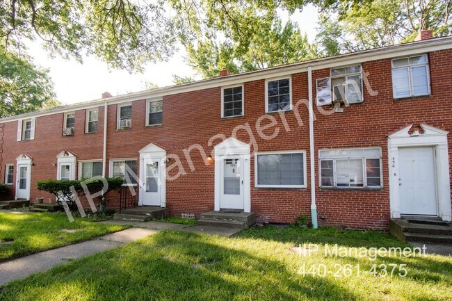Primary Photo - 450 Kenwood Dr