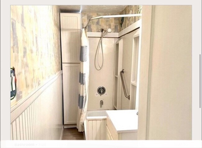 Building Photo - 24 Somerset St