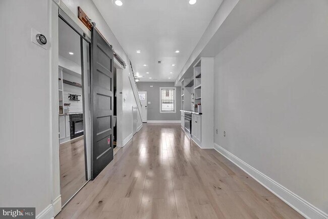 Building Photo - 639 20th St NE