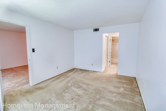 Building Photo - 2 br, 2 bath House - 3293 Westridge Blvd #23