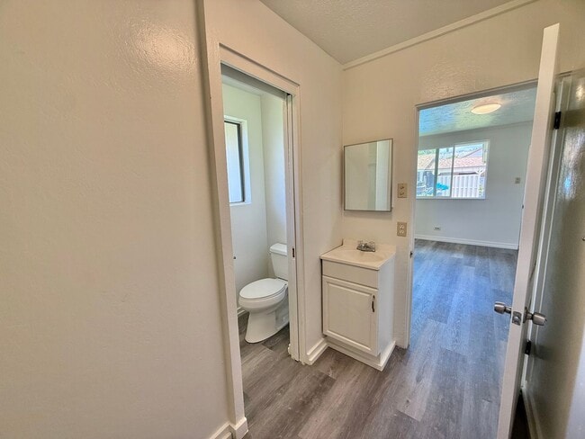 Building Photo - 34 Paina St