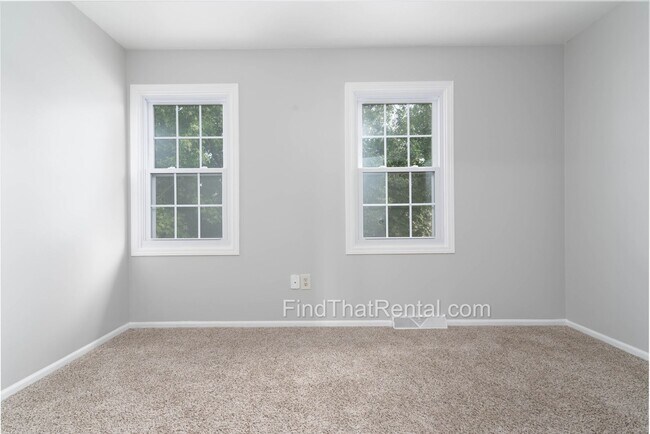 Building Photo - Freshly Painted, Pet-Friendly, Off-Street Parking, Walk to Carlisle HS!