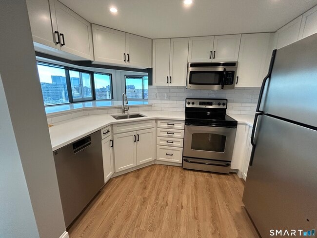 Building Photo - 127 Greyrock Pl