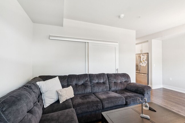 Building Photo - Experience refined living in this beautifu...