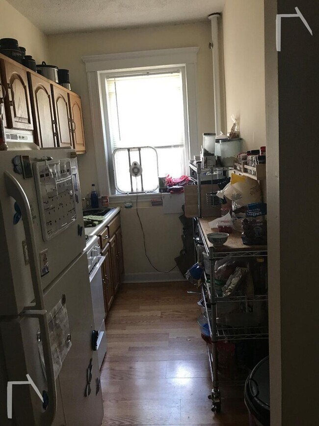 Building Photo - 9/1 No Fee! Charming 2BR condo located near Allston/Brookline border