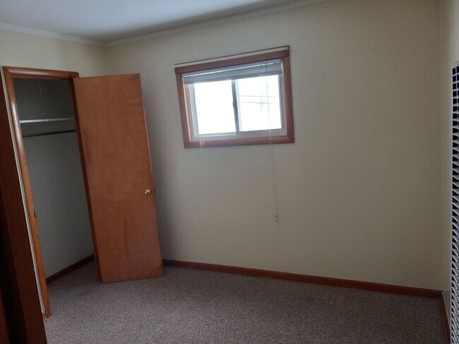 Building Photo - 67 N Kennebec Ave