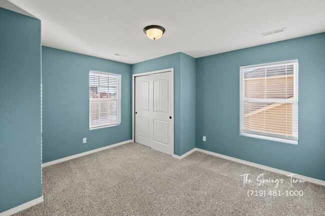 Building Photo - STUNNING 4BD HOME w/ NO ELECTRIC BILL! - Security Deposit Waiver Available