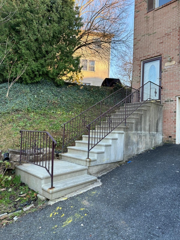 Building Photo - 235 Vista Dr