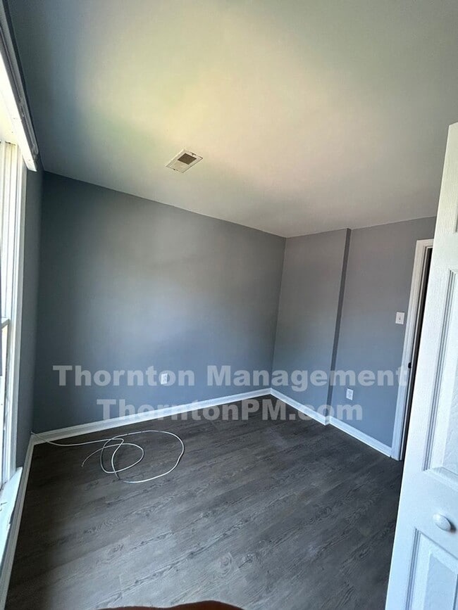 Building Photo - Culpeper Newly Renovated Townhouse