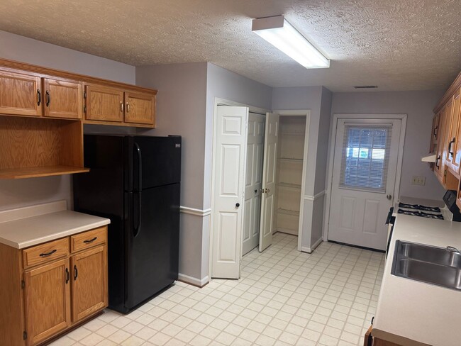 Building Photo - 416 Leighton Ave