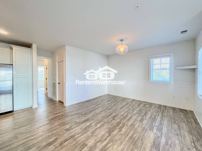 Building Photo - 7922 Shore Dr