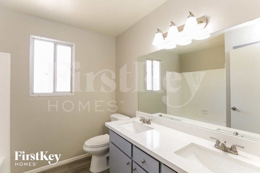 Building Photo - 4808 W El Caminito Dr