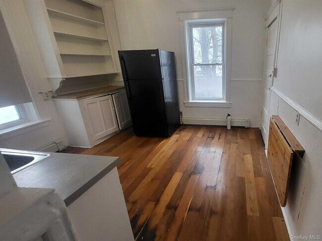 Building Photo - 108 Winnikee Ave