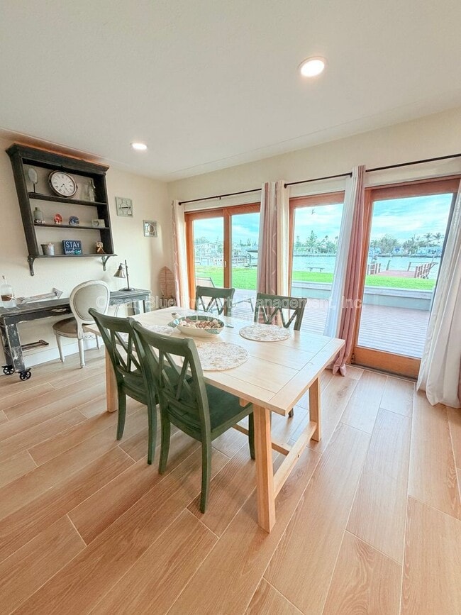 Building Photo - 724 Sunset Cove