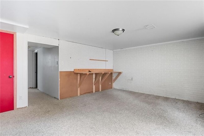 Building Photo - 222 Parkwood Dr