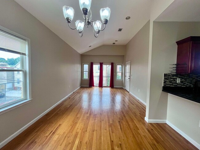 Building Photo - 43 Manhattan Ave