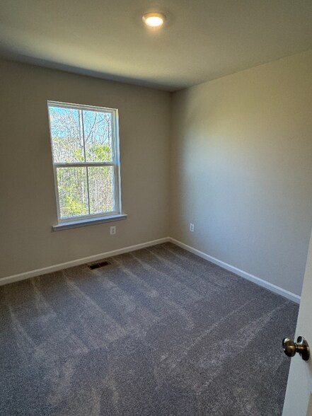 Building Photo - 5862 Ginger Dr