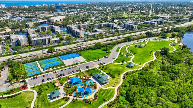 Building Photo - 18 Royal Palm Way