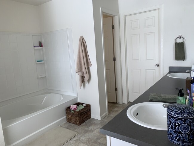 Building Photo - 4144 Alcazar Dr