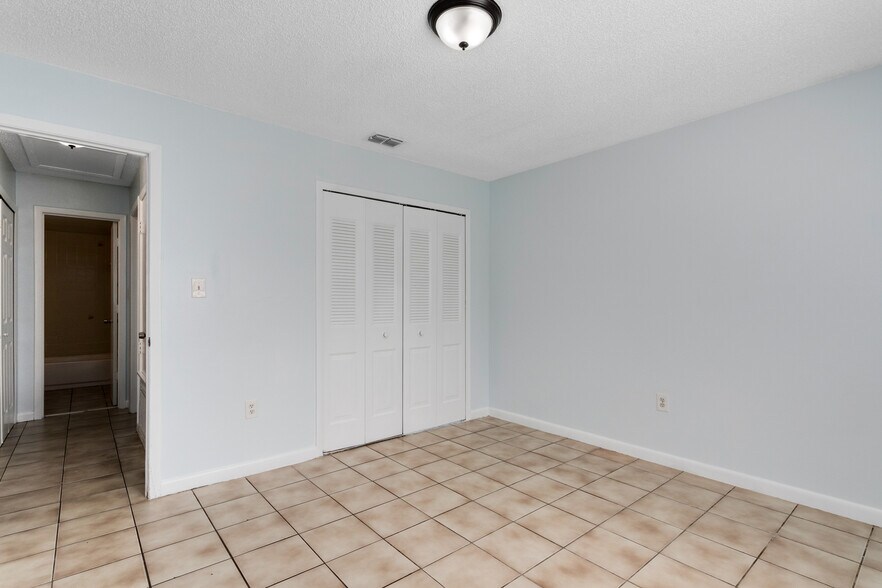Building Photo - 3215 Pershing St
