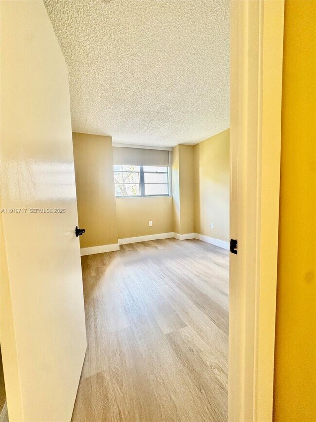 Building Photo - 10985 SW 107th St