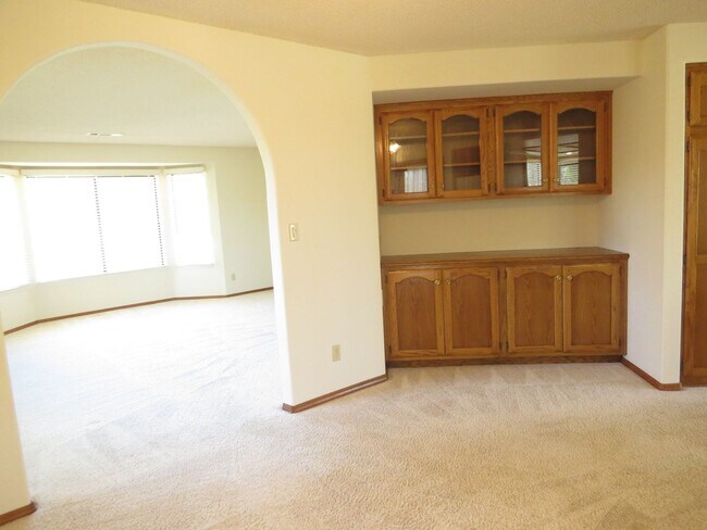 Building Photo - Fabulous Find!