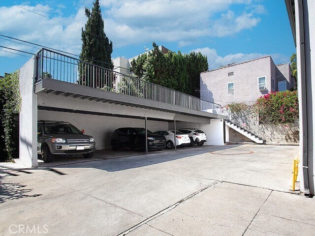 Building Photo - 2027 Vista Del Mar Ave