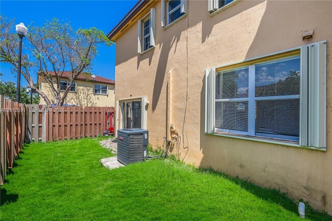 Building Photo - 3375 NE 15th Dr