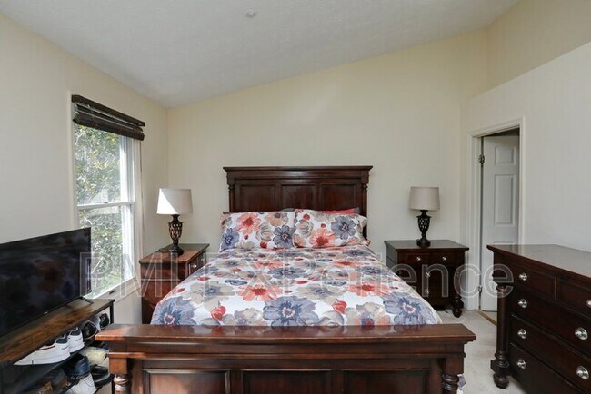 Building Photo - 12740 Wedgedale Ct