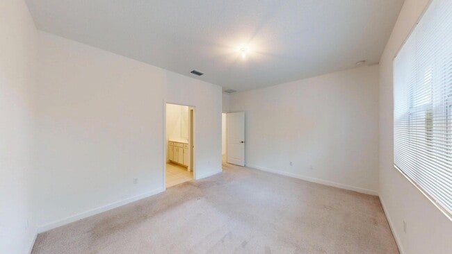 Building Photo - 4643 Hollister Ave