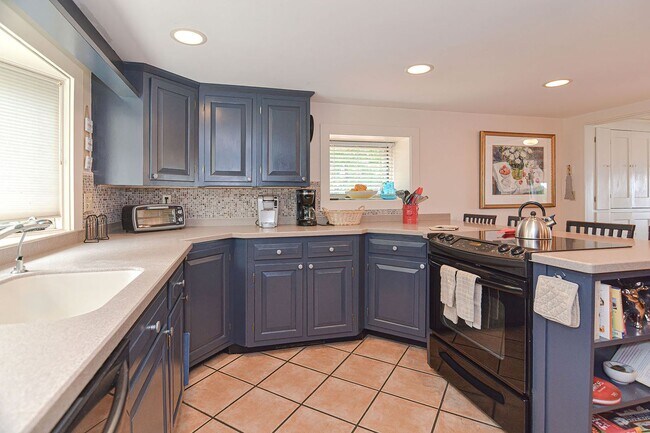 Building Photo - Granite Pier