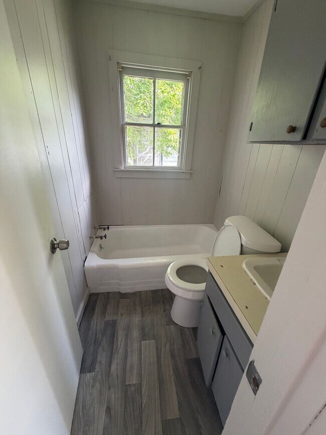 Building Photo - FOR RENT in LAFAYETTE!