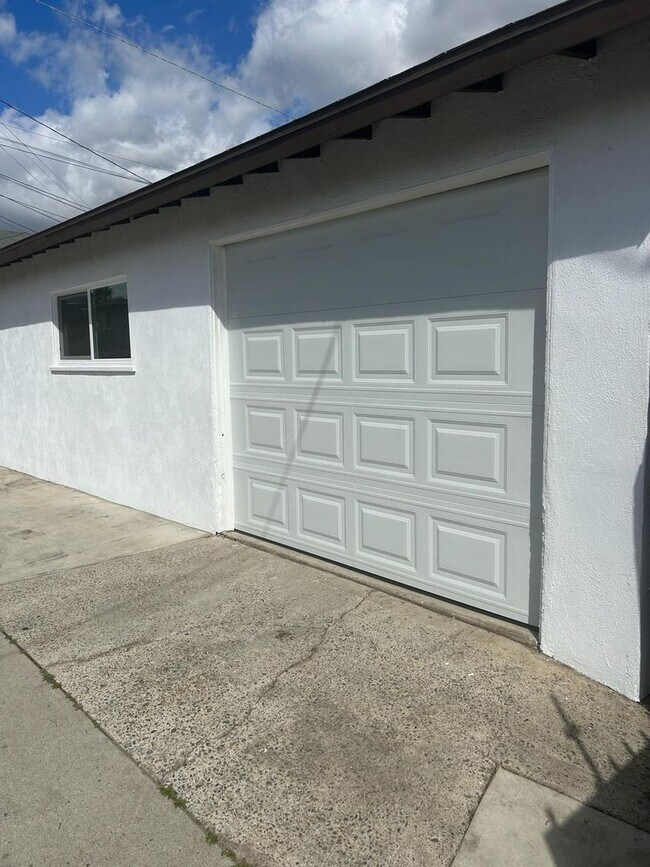Building Photo - Move in Special !!!!   Cozy 2 bedrooms Hou...