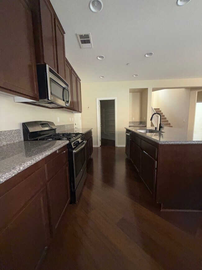 Building Photo - Chervil Way