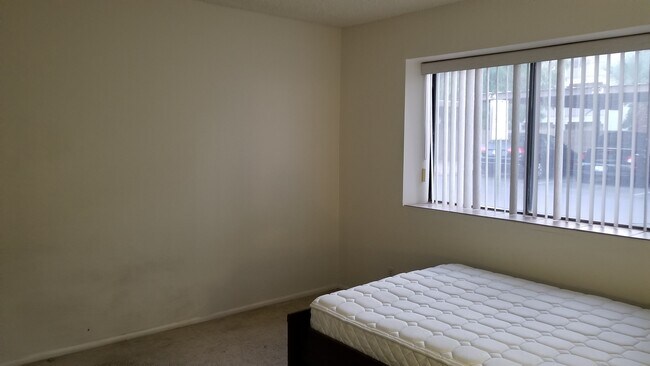 Building Photo - 1111 E University Dr