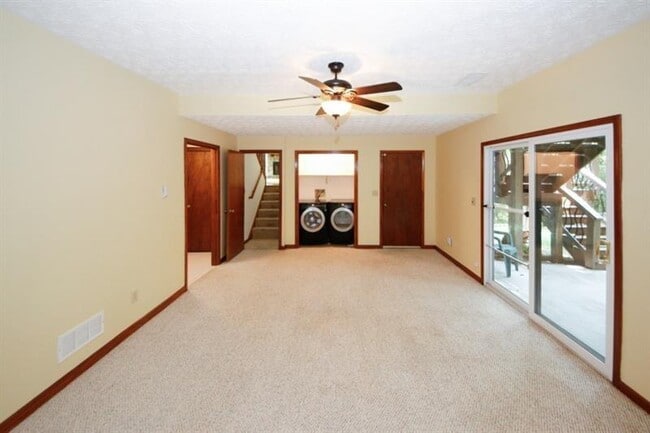 Building Photo - 930 Mountain Top Dr NE