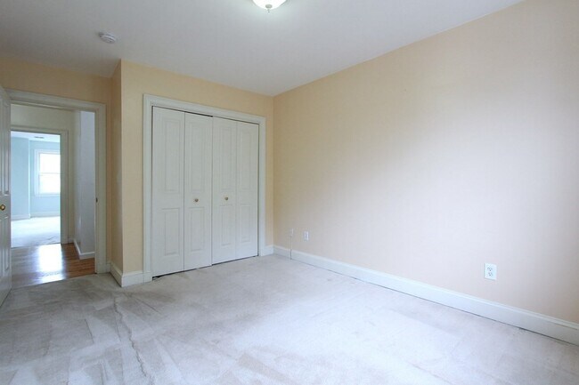 Building Photo - 6 Adams St