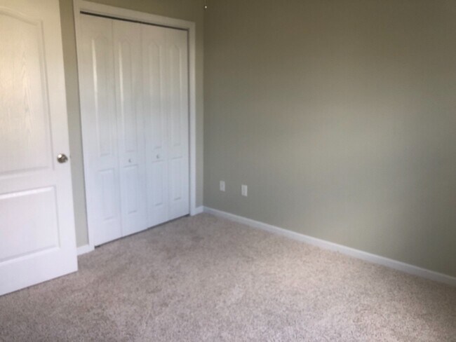 Building Photo - Spacious Home on a Beautiful Lot in a Quiet Neighborhood! *SPECIAL: 1/2 OFF 1st Month + Military ...