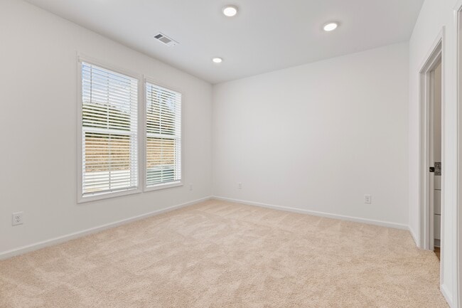 Building Photo - 116 Summer St