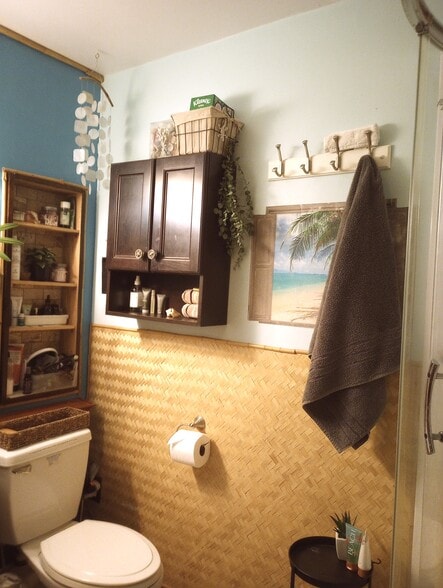Beach decor, Stone Flooring & built in shelves - 281 Kaikea St