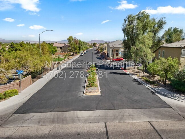 Building Photo - NW!! GATED!! Playground!!!Low maintenance ...