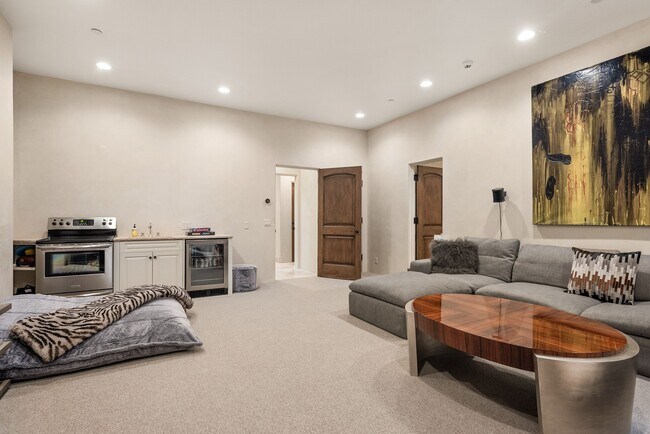 Building Photo - 75 Glen Eagle Dr