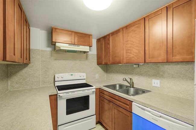 Building Photo - 7520 Hornwood Dr