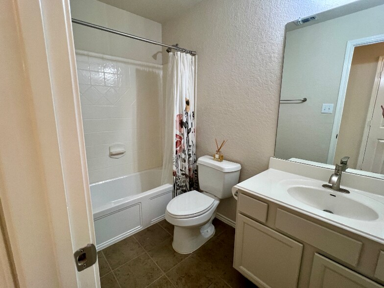 Building Photo - 500 Saddlehorn Way
